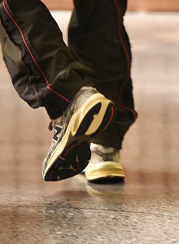 上新!库里今日入场穿Joe Freshgoods x New Balance 2010 款球鞋